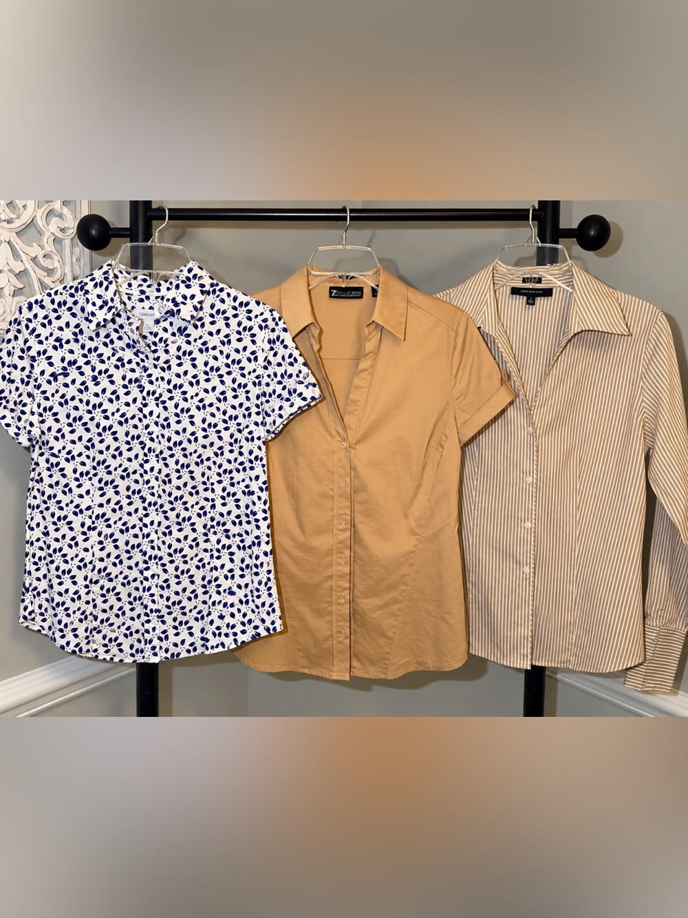 3-Piece Women’s Button-Up Shirt Bundle – XS/Small/Size 4